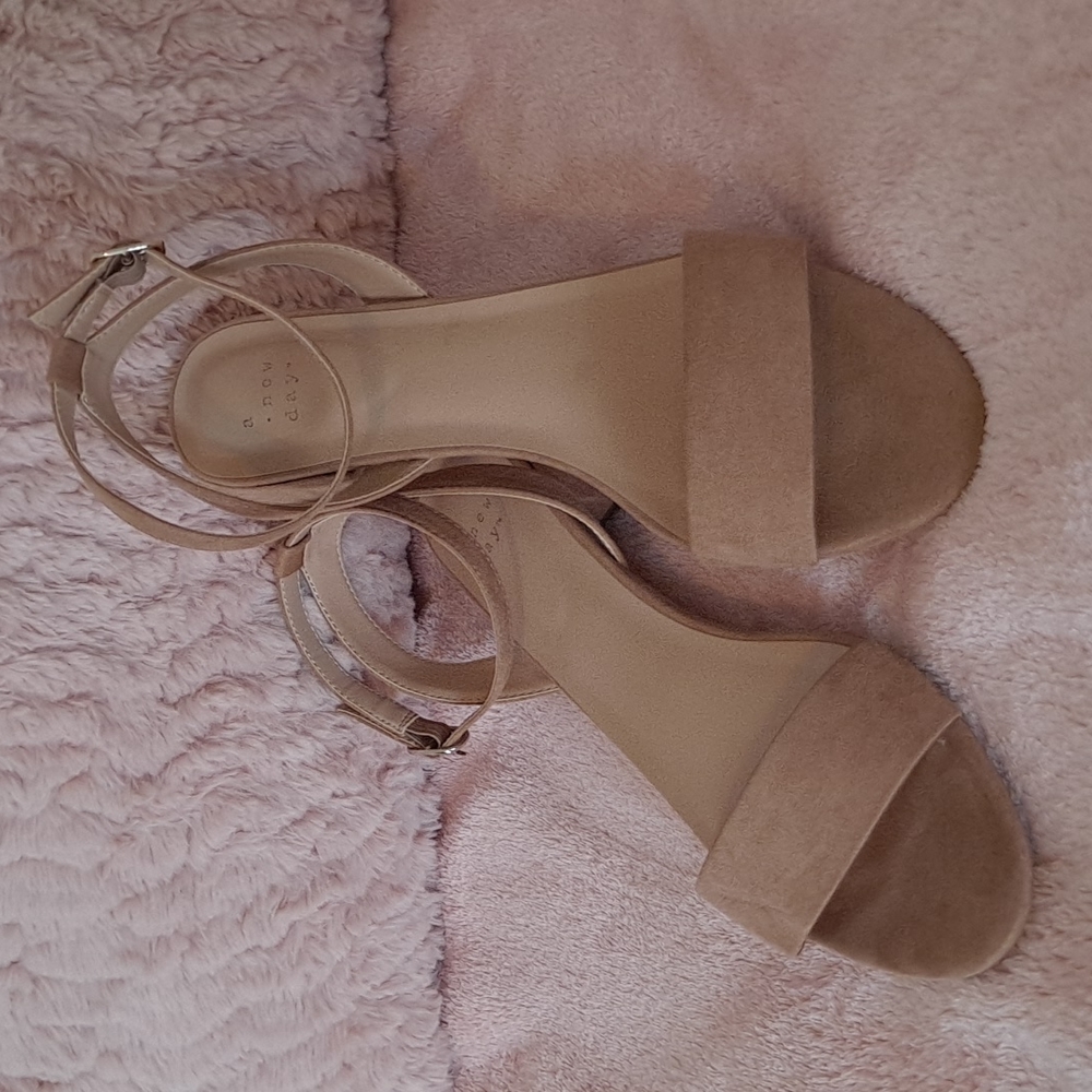 A New Day Ankle Strap Sandals 8.5 Tan